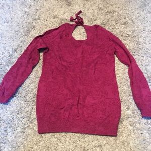 Key hole sweater